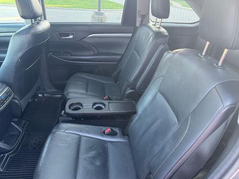 Used 2017 Toyota Highlander Limited Platinum AWD/4WD image 10