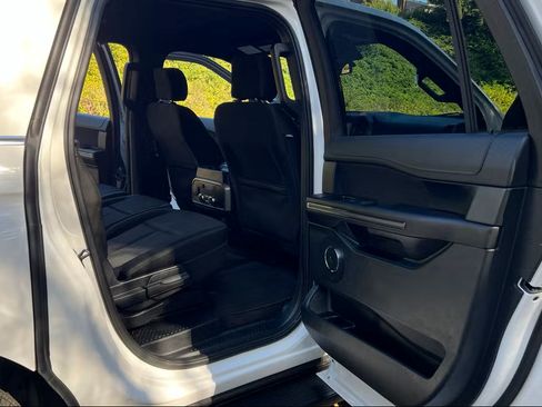 Used 2020 Ford Expedition Max XLT image 17