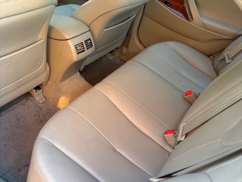 Used 2011 Toyota Camry XLE image 6