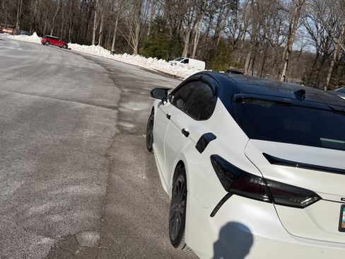 Used 2022 Toyota Camry XSE image 4