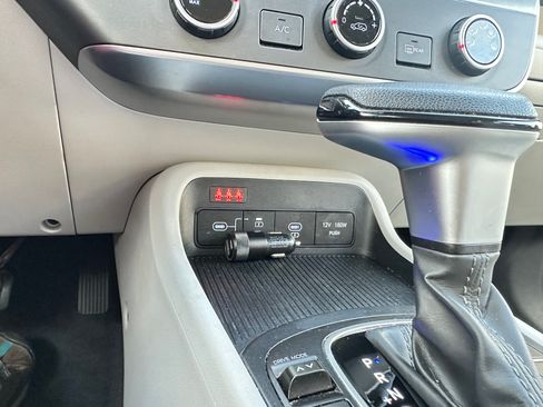 Used 2024 Hyundai Kona SE image 9