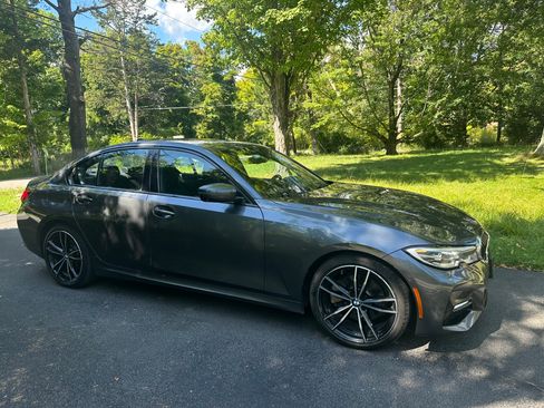 Used 2019 BMW 330i xDrive Sedan w/ M Sport Package AWD/4WD image 4