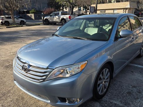 Used 2011 Toyota Avalon Limited image 2