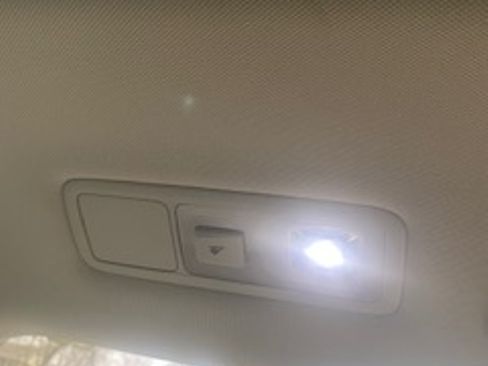 Used 2020 Volkswagen Tiguan SE w/ Panoramic Sunroof Package image 10