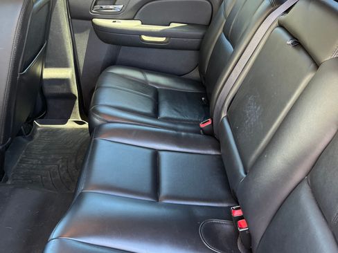 Used 2011 Chevrolet Avalanche LT w/ Luxury Package AWD/4WD image 18