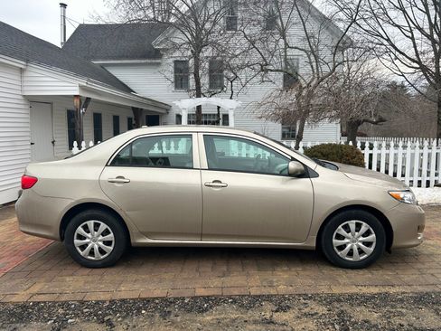 Used 2010 Toyota Corolla image 8