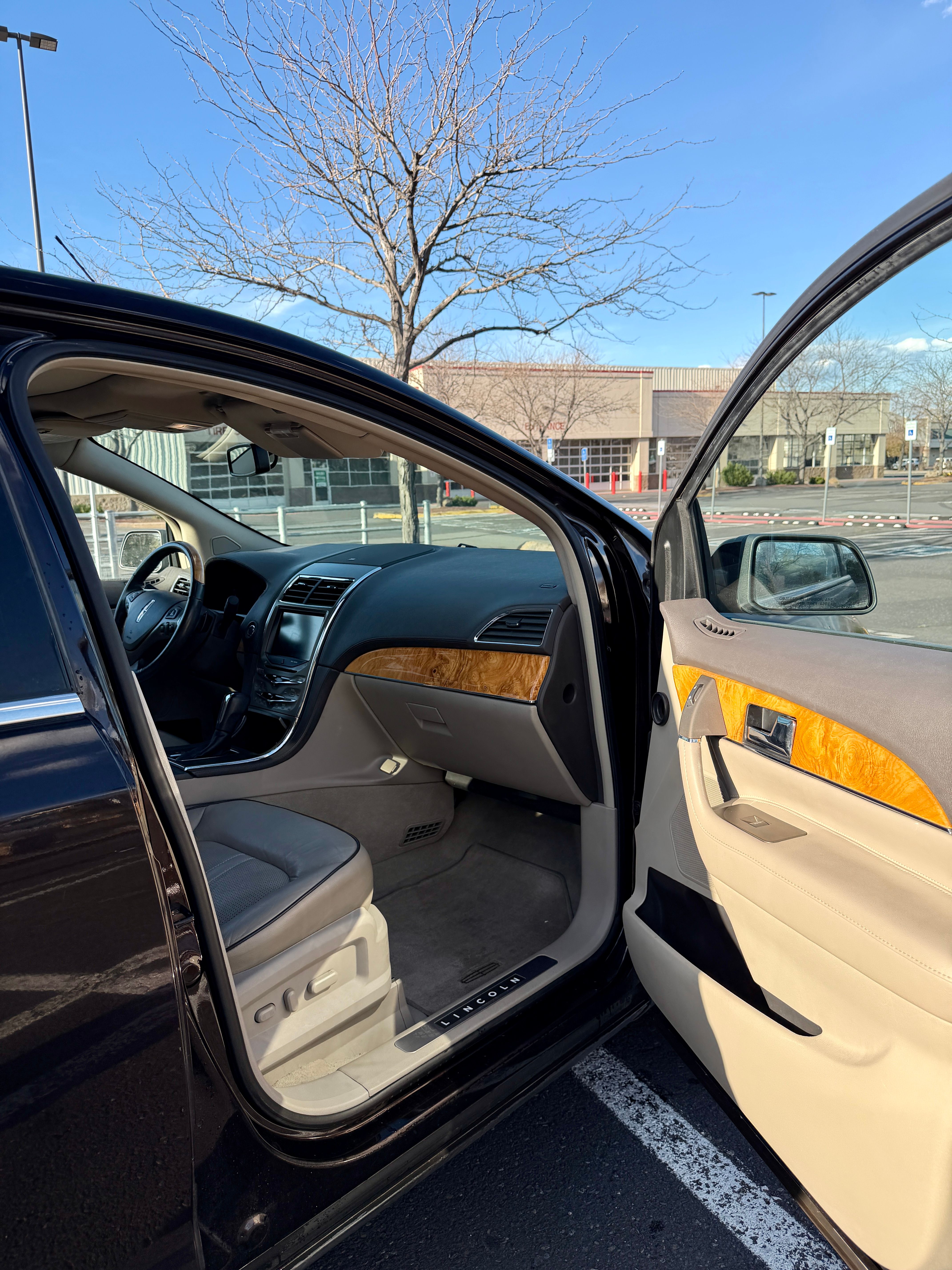 Used 2013 Lincoln MKX AWD image 4