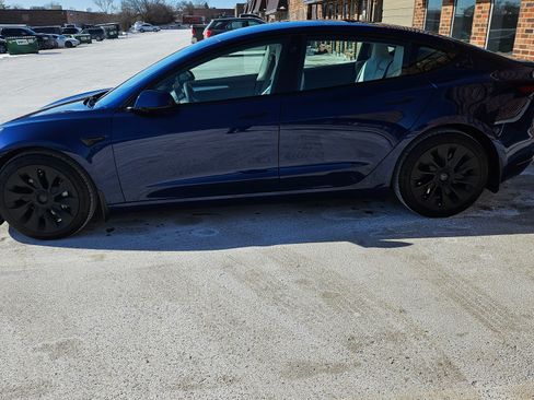 Used 2022 Tesla Model 3 Long Range image 2