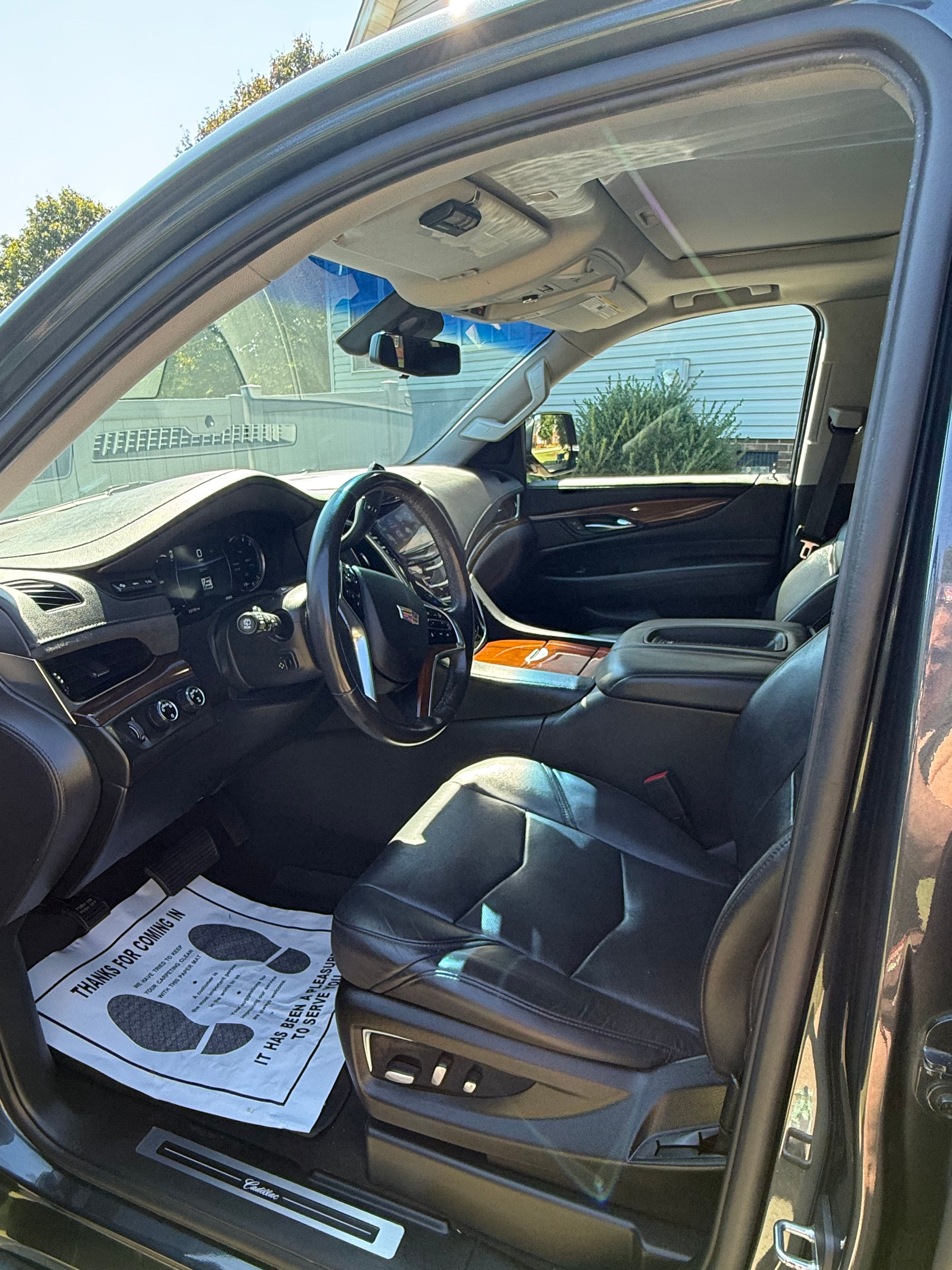 Used 2019 Cadillac Escalade ESV Luxury AWD/4WD image 11