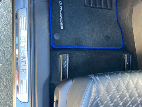 Used 2023 Mitsubishi Outlander SEL image 13