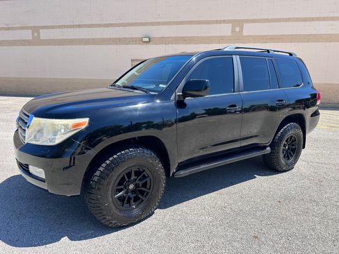 Used 2011 Toyota Land Cruiser w/ Upgrade Pkg image 4