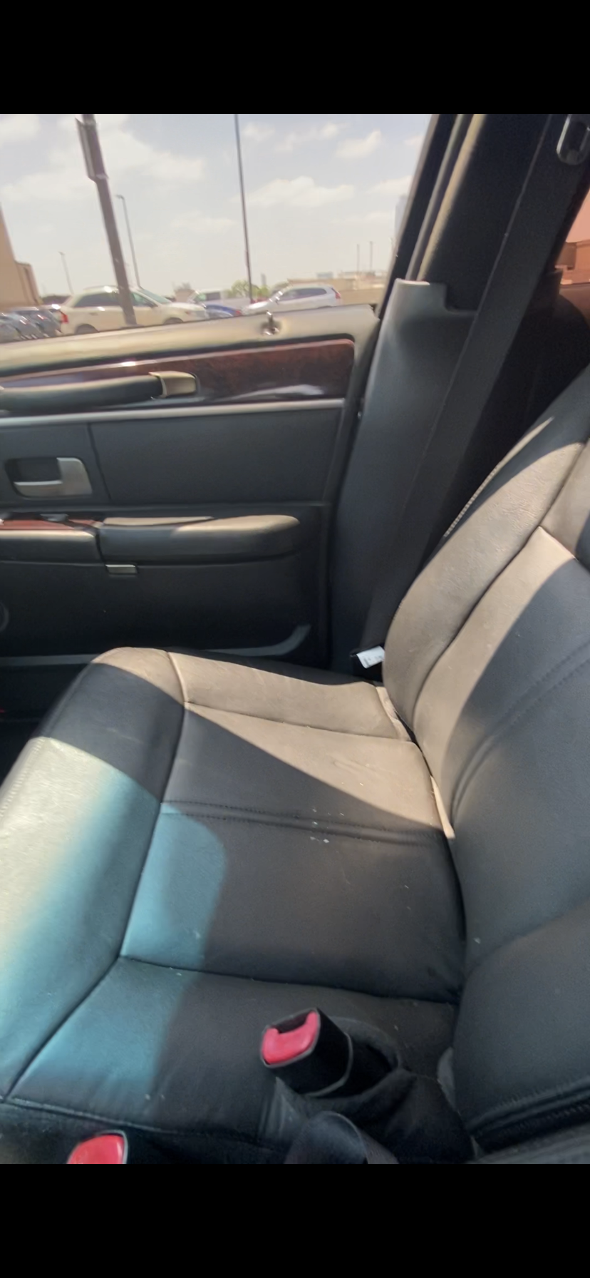 Used 2011 Lincoln Town Car Signature Limited RWD image 12