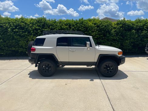 Used 2011 Toyota FJ Cruiser 4WD w/ Upgrade Pkg image 8