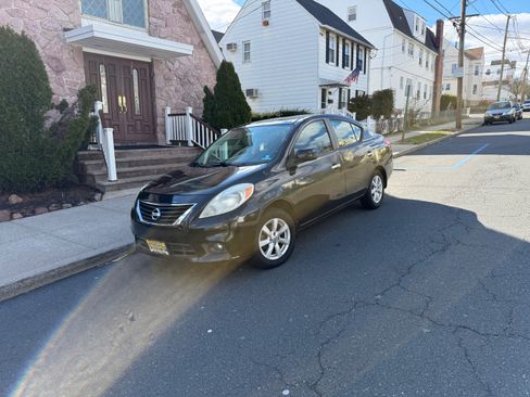 Used 2012 Nissan Versa 1.8 S w/ SL Tech Pkg image 1
