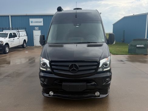 Used 2018 Mercedes-Benz Sprinter 3500 image 2