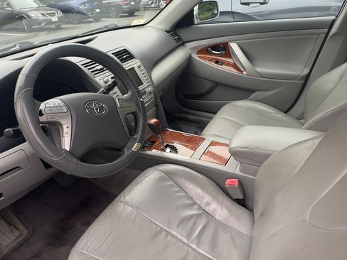 Used 2011 Toyota Camry XLE w/ SE/XLE Extra-Value Pkg FWD image 5