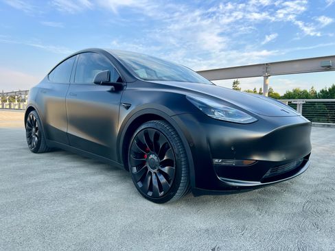 Used 2022 Tesla Model Y Performance image 1