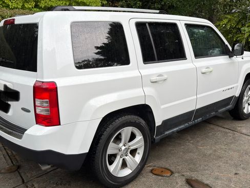Used 2011 Jeep Patriot Latitude w/ Sun/Sound Group FWD image 5