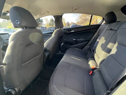 Used 2017 Chevrolet Cruze LT image 21