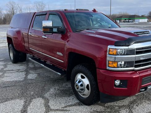 Used 2019 Chevrolet Silverado 3500 High Country w/ Duramax Plus Package image 5