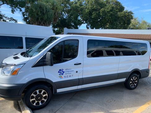 Used 2016 Ford Transit 350 XLT image 1