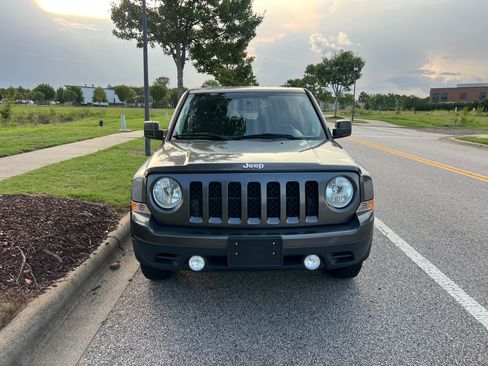 Used 2017 Jeep Patriot Sport AWD/4WD image 10