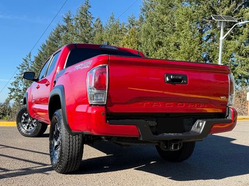 Used 2022 Toyota Tacoma TRD Off-Road w/ Technology Package image 2