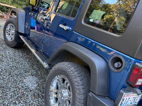 Used 2010 Jeep Wrangler Unlimited Sport image 13