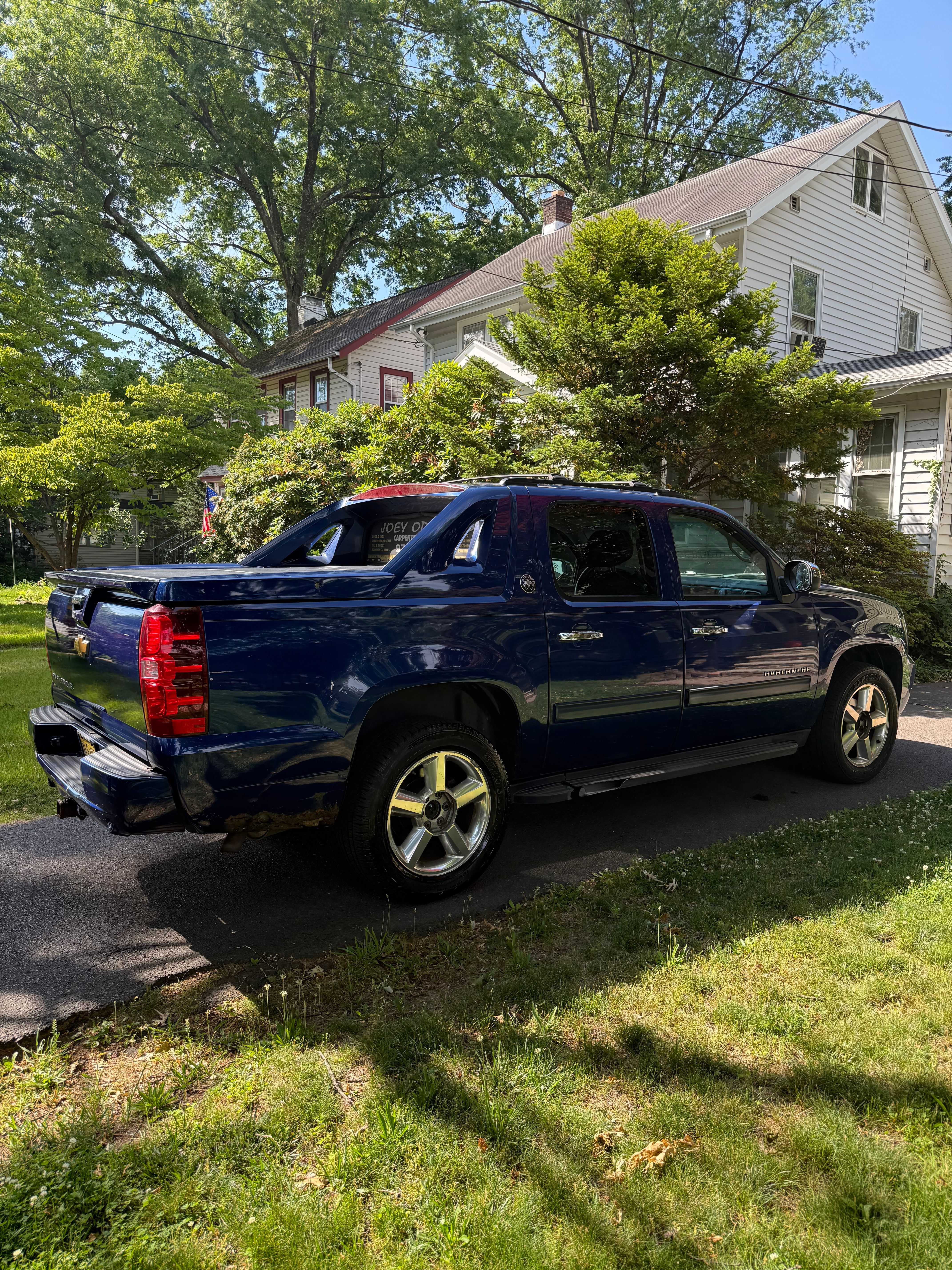 Used 2013 Chevrolet Avalanche LT w/ All-Star Edition AWD/4WD image 4