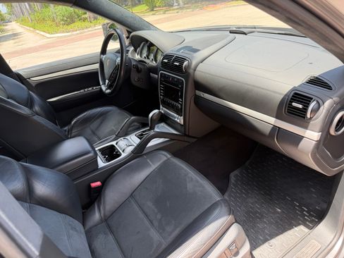 Used 2009 Porsche Cayenne Turbo S AWD/4WD image 10