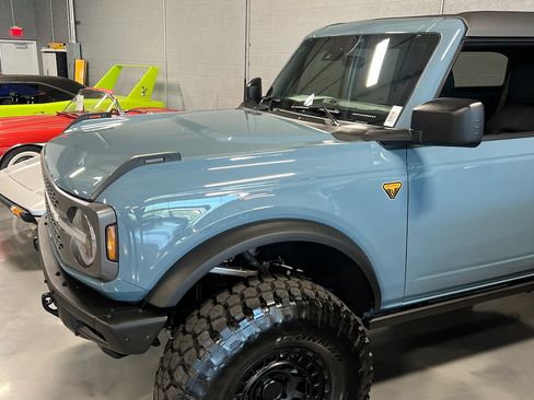 Used 2023 Ford Bronco Badlands image 15