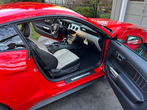 Used 2015 Ford Mustang Premium w/ Equipment Group 201A image 4