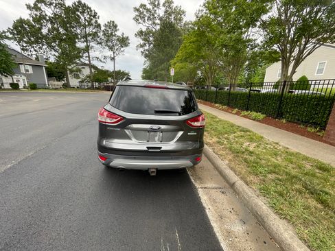 Used 2015 Ford Escape SE w/ Equipment Group 201A FWD image 4
