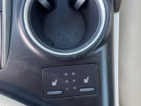 Used 2018 Toyota Camry XLE FWD image 14
