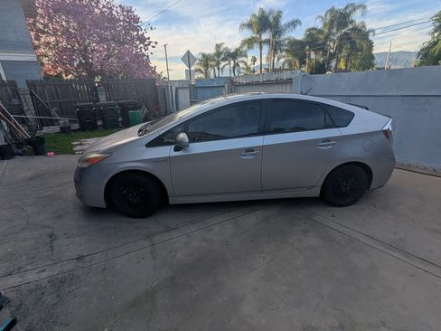 Used 2012 Toyota Prius Three w/ Solar Roof Pkg image 6