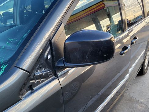 Used 2012 Chrysler Town & Country Touring image 5