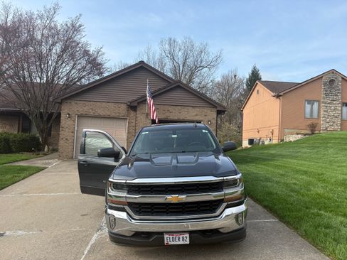 Used 2017 Chevrolet Silverado 1500 LT w/ All Star Edition image 2