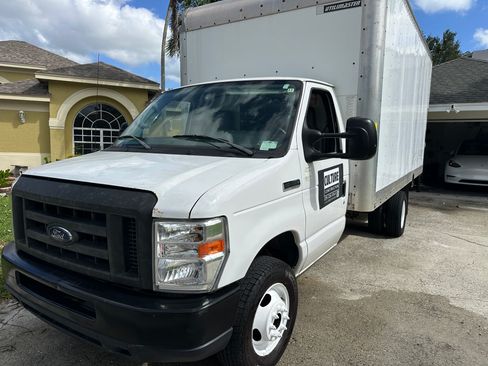 Used 2018 Ford E-350 and Econoline 350 Super Duty image 2