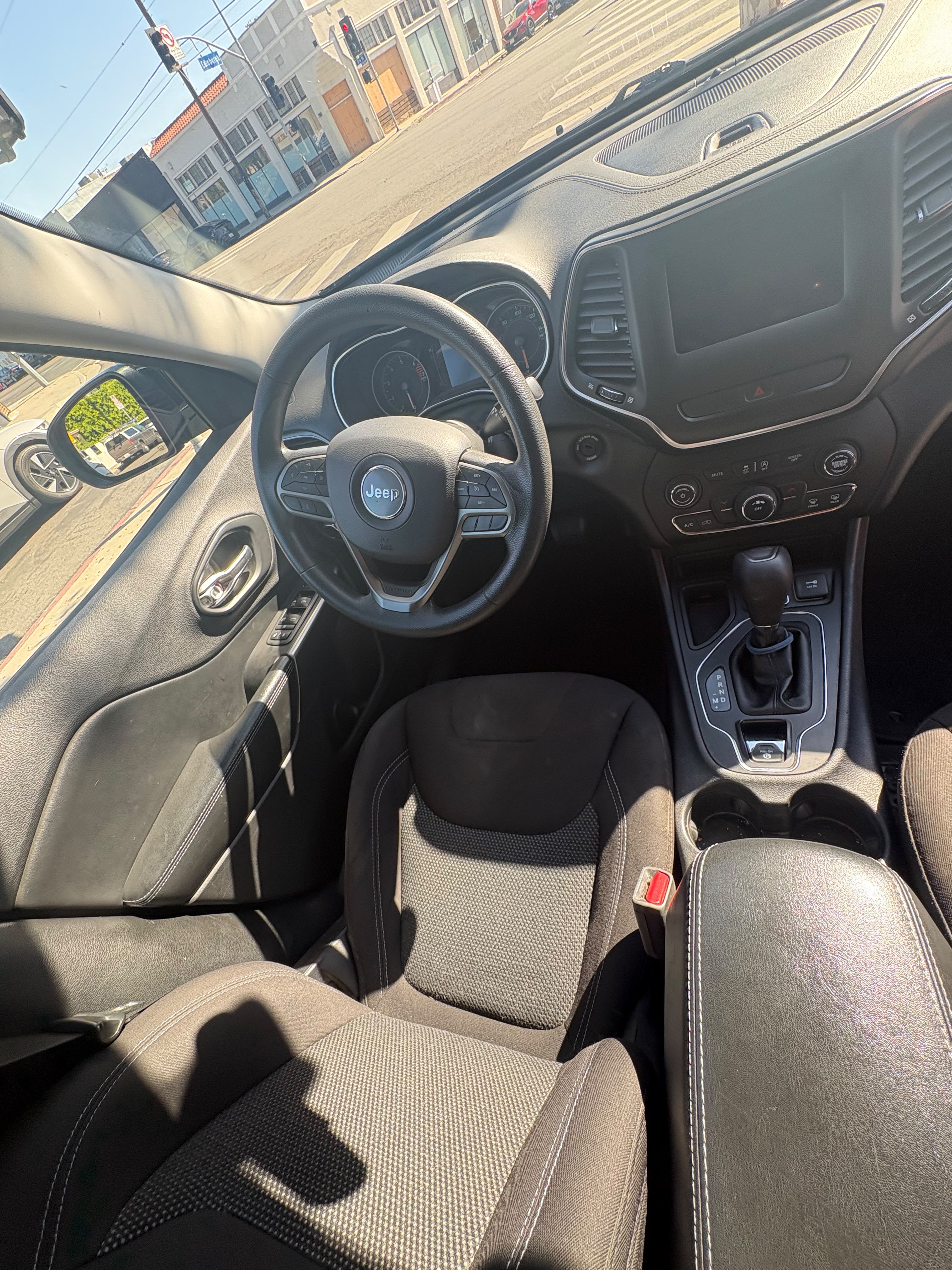 Used 2020 Jeep Cherokee Latitude FWD image 10