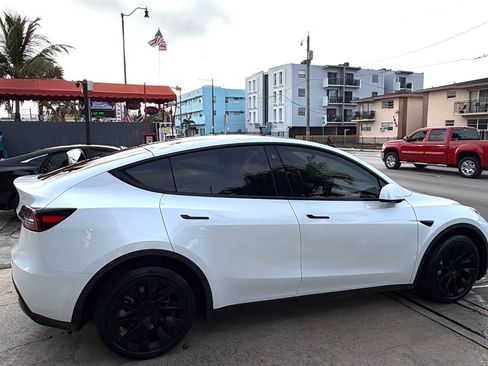 Used 2023 Tesla Model Y Long Range image 1
