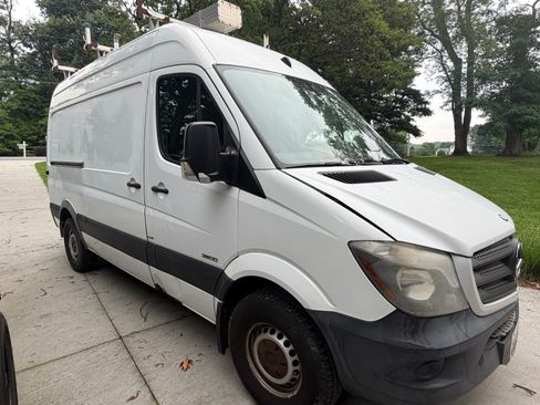 Used 2015 Mercedes-Benz Sprinter 2500 image 4