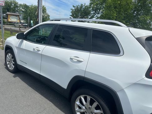 Used 2017 Jeep Cherokee Limited FWD image 4