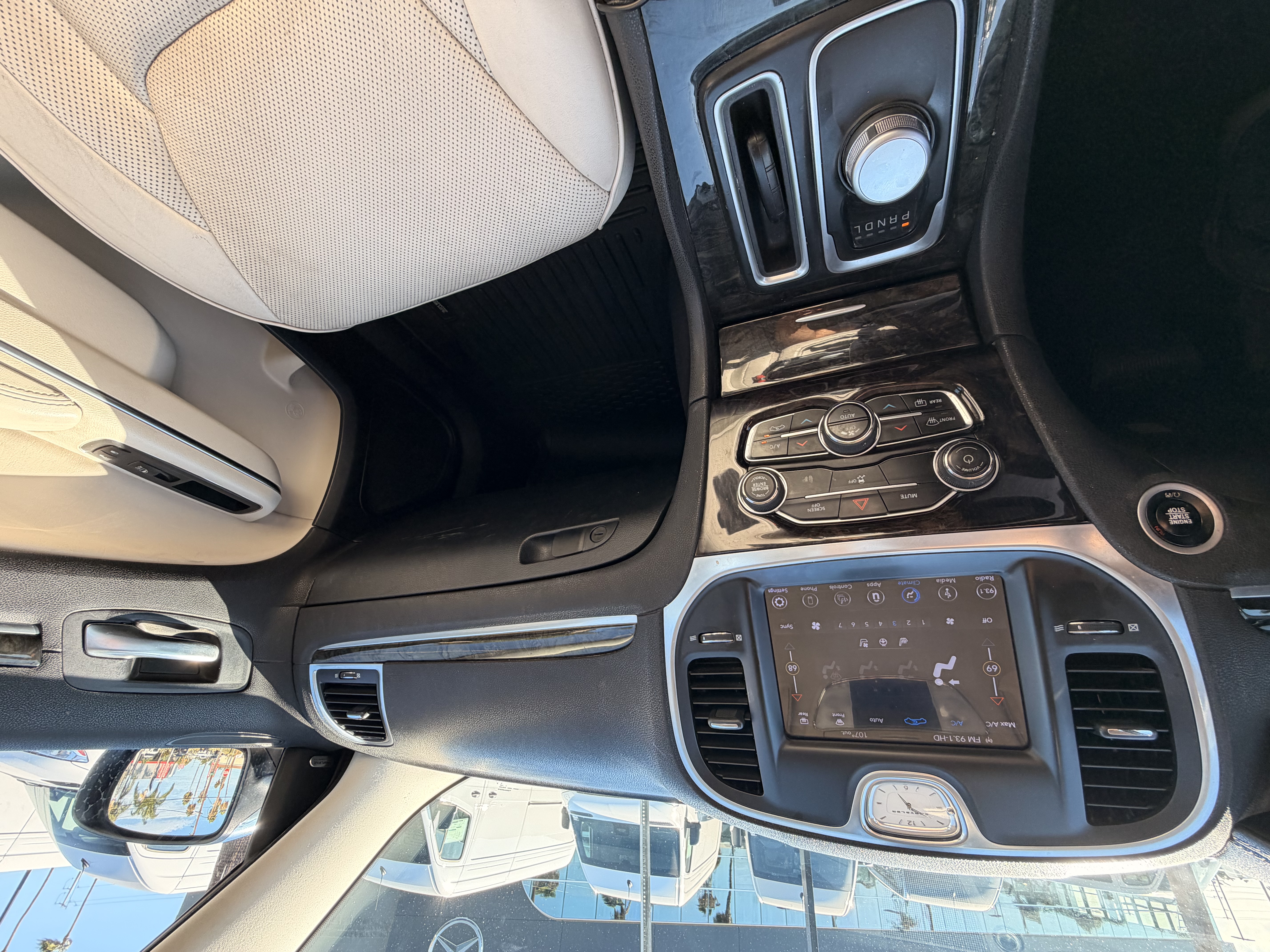 Used 2018 Chrysler 300 Limited RWD image 17