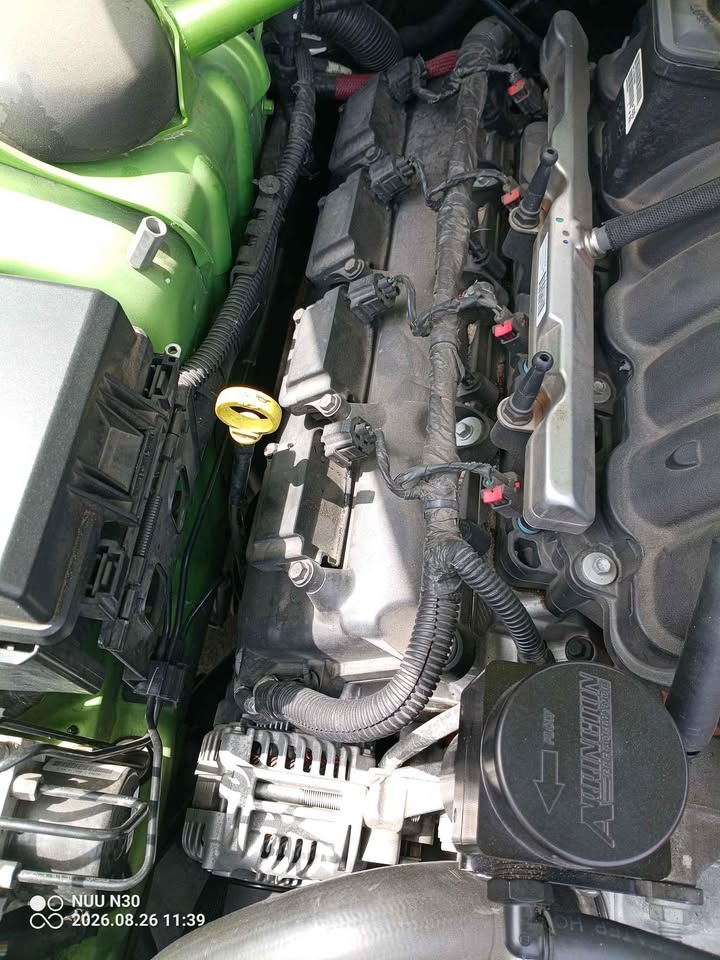 Used 2011 Dodge Challenger SRT8 w/ Green w/Envy Group RWD image 8