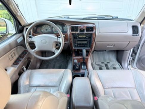 Used 2000 Toyota 4Runner Limited AWD/4WD image 13