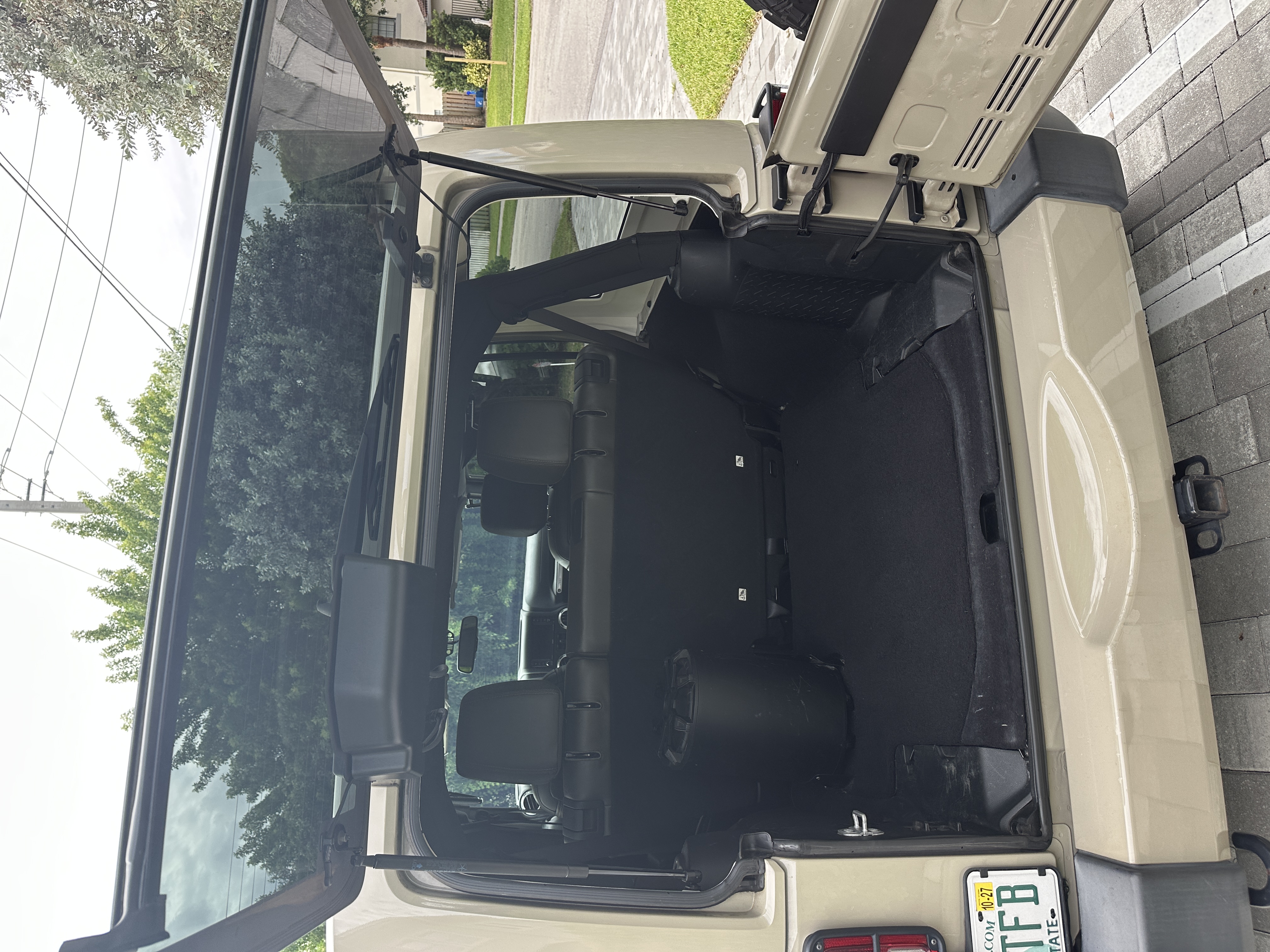 Used 2018 Jeep Wrangler Unlimited Sahara w/ Max Tow Package AWD/4WD image 11
