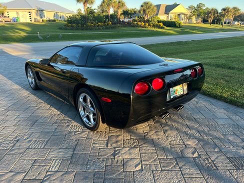 Used 1997 Chevrolet Corvette Coupe w/ Memory Pkg image 2