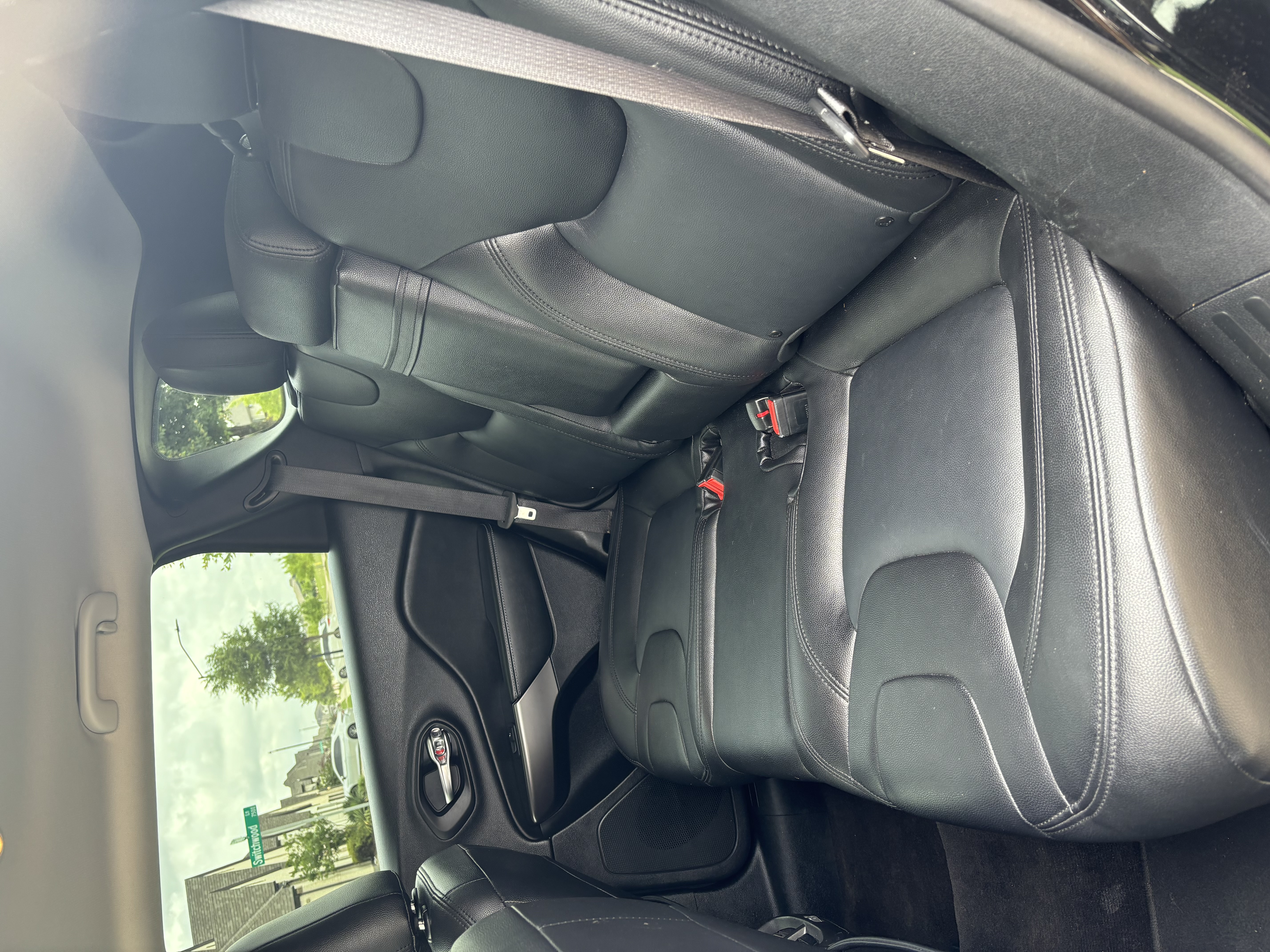 Used 2019 Jeep Cherokee Latitude w/ Popular Appearance Group FWD image 12