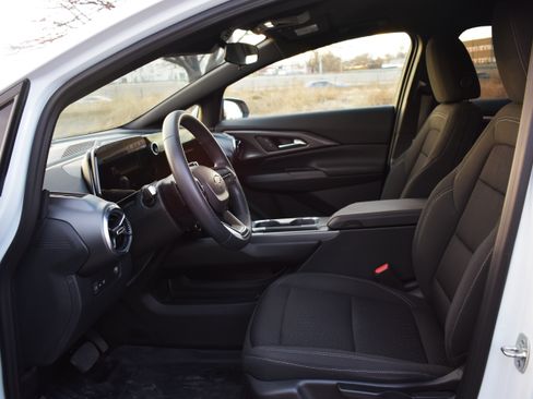 Used 2025 Chevrolet Equinox EV LT image 8