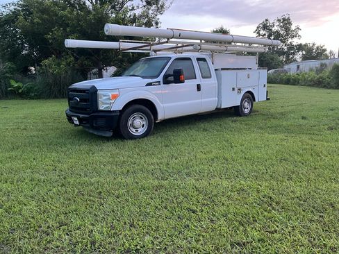 Used 2015 Ford F250 XL w/ Power Equipment Group RWD image 1
